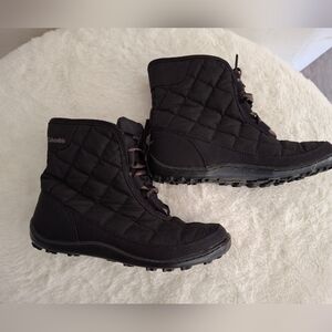 Women's Columbia Black Winter Boots Rugged Design Waterproof Size 6.